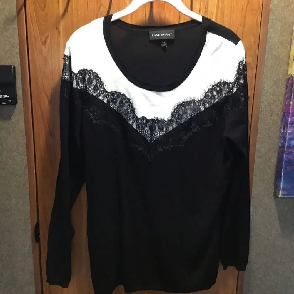 Lane Bryant Women’s Size 14/16 Black and White Lightweight Sweater Top